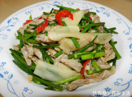 韭菜|它是天然“清肠菜”,每天吃一些,排出体内“垃圾”,腰肢变瘦了