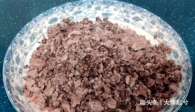 南瓜饼的家常做法，口感软糯香甜，简单易学，早餐给孩子吃