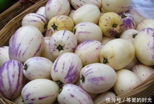 女性不想满脸皱纹,不妨把此果当零食,皮肤洁白细滑,不显老