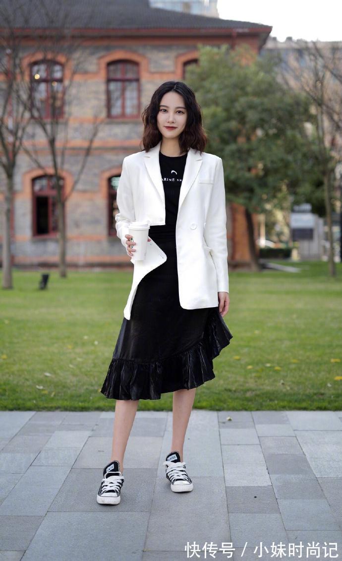 西装外套|街拍:西装外套别小瞧,搭配对单品不止优雅气质,穿起来就成焦点