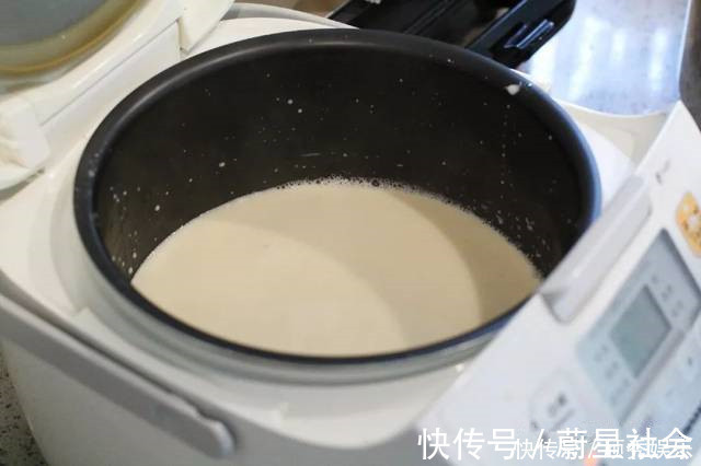 一把黄豆，卤水石膏都不用，在家轻松做豆腐，简单到小学生都会