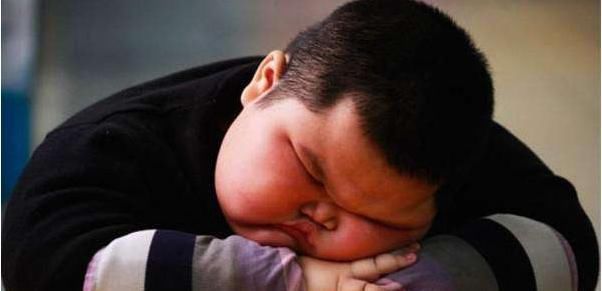 医生|宝宝胖得快不成人形了，医生斥责宝妈：你是怎么当妈的？