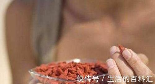 食用枸杞|睡觉前吃5粒“枸杞”,坚持20天,3个好处或不请自来!