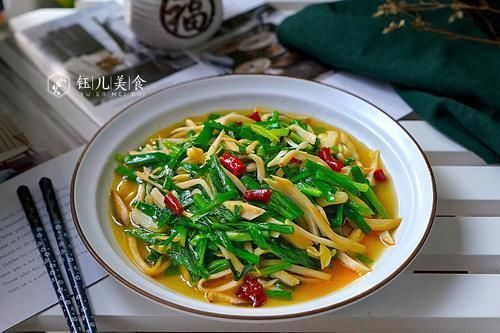 杏鲍菇|冬天的韭菜,鸡蛋靠边站,和这菜炒,实惠又鲜香美味,快学做起来