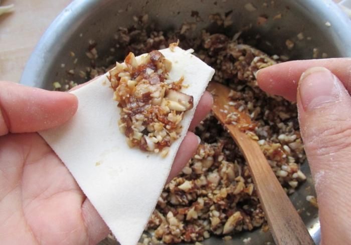 吃馄饨,馄饨汤这样调,简单又鲜美,早餐来1碗,吃得饱营养好