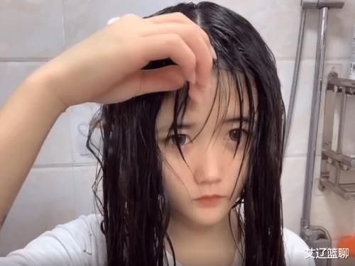 女孩换了款公主切发型后，居然优雅到让男生想