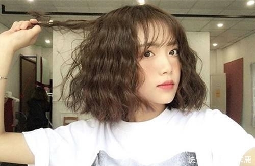 10款冬季热门女生发型,从长到短、这才是今年发型的主流趋势