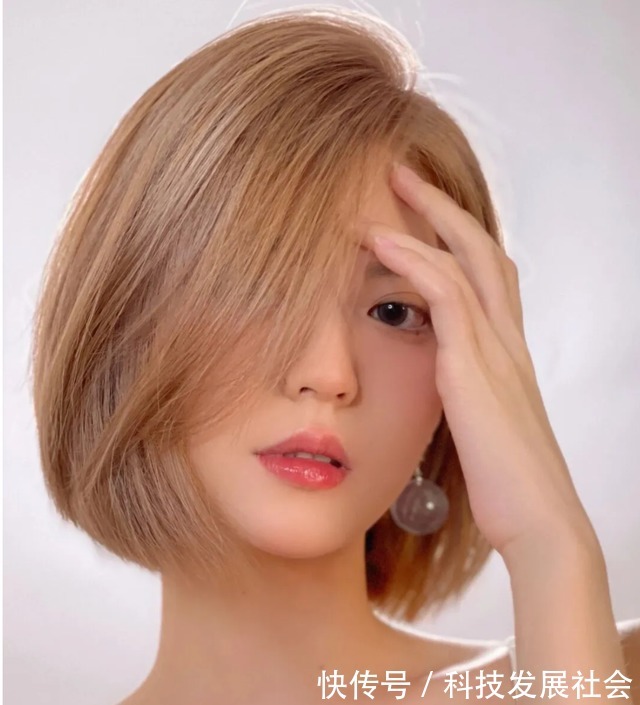 年轻 40岁左右的女性,发型这样剪,时尚年轻不老气!