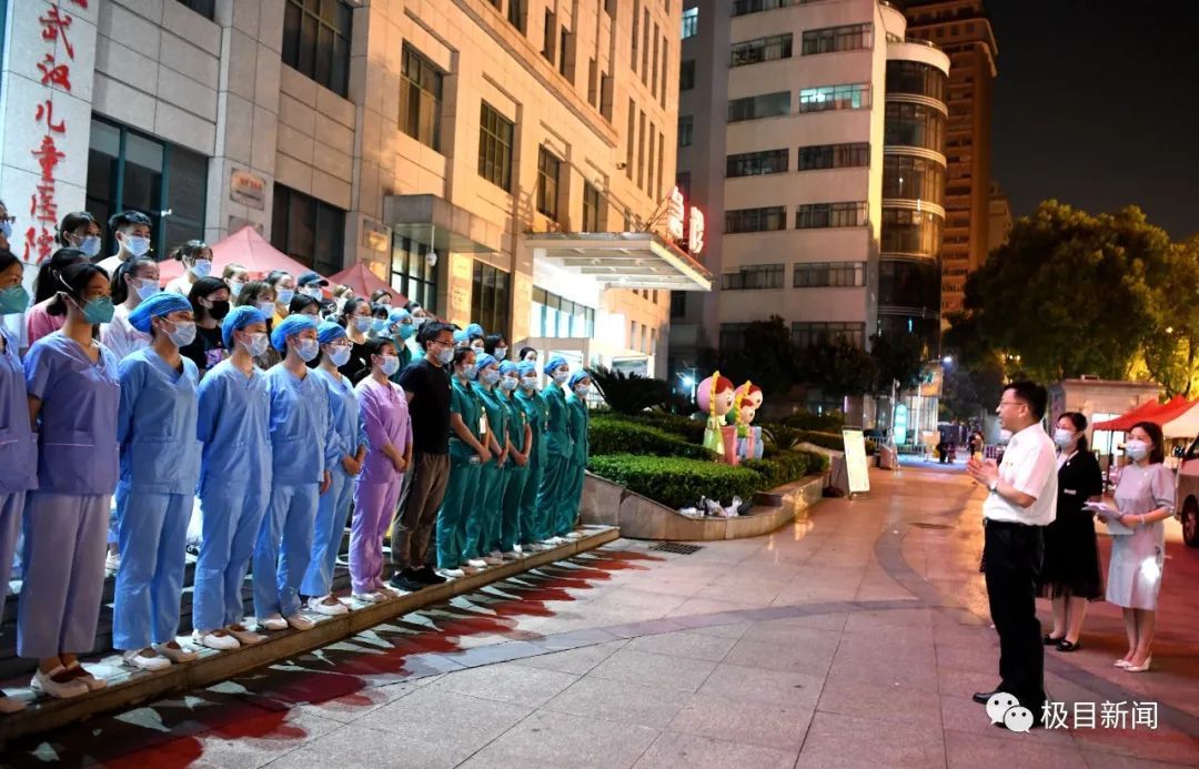 武汉市中心医院|最热的天，他们穿上了这身“厚衣裳”
