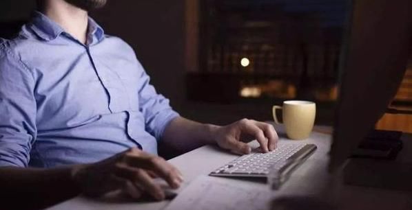 “加速衰老”的4种行为，男性朋友最好少做，就算喜欢也要忍住！