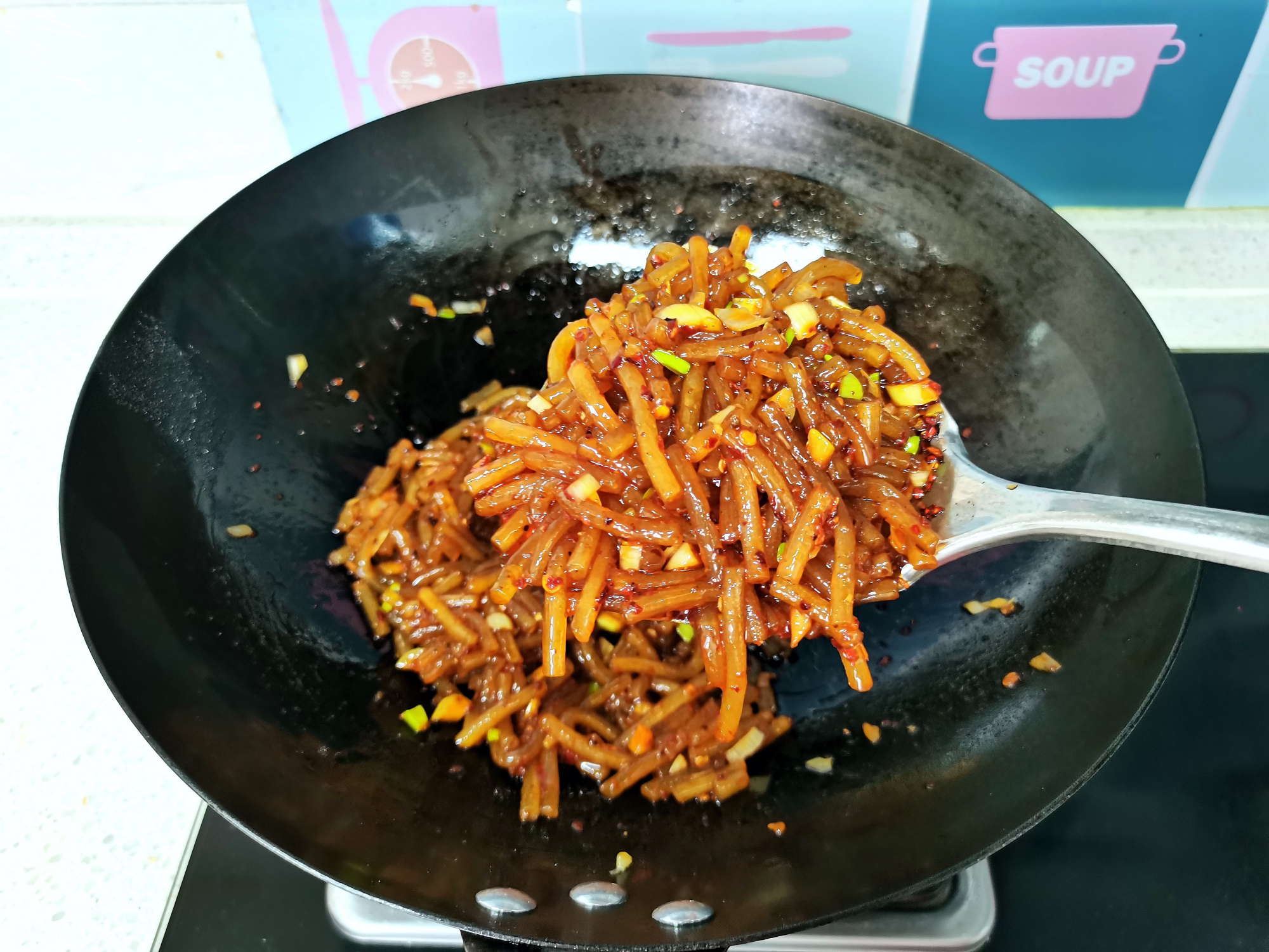 用这绿叶蔬菜包包子，还是第一次吃，味道鲜美，吃一次还想吃