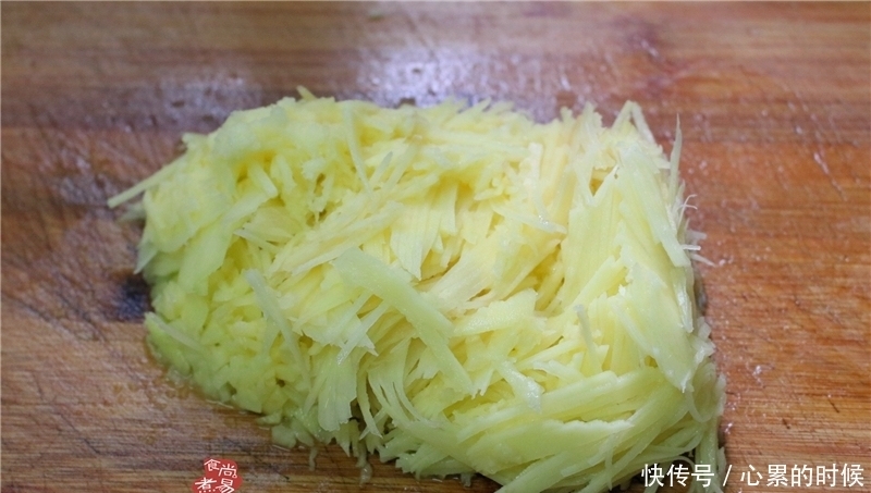 自从土豆用此方法烹调,家人隔三差五就喊馋,一口一个吃得欢