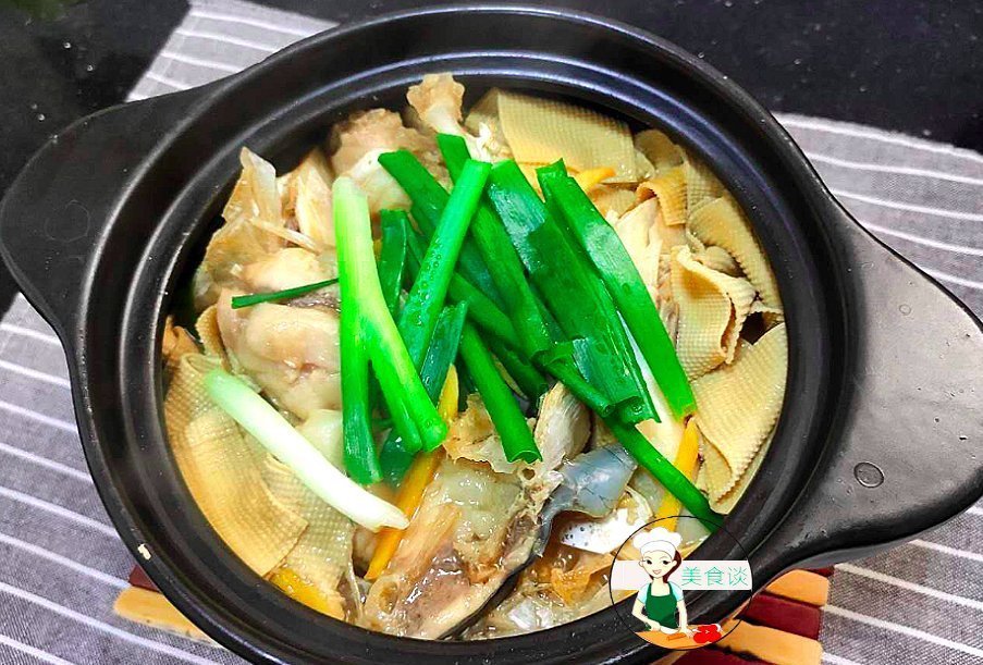 鱼头|冷天,家人最馋我做的腐竹鱼头煲,焖一锅特鲜美,好吃营养又好做