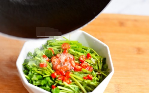 我家|我家过年必吃的一道凉拌菜,一切一拌2分钟做好,开胃下饭解油腻