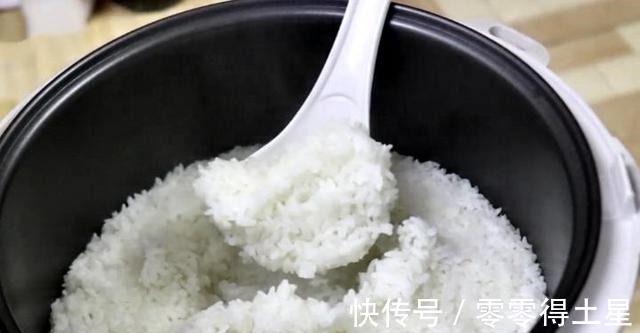 大米|蒸米饭千万不要只放清水,南方老保姆教你一招,米饭香甜又松软!