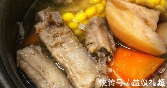肋排|炖莲藕汤时,为啥炖不烂还发黑大厨给你支两招,莲藕鲜香又软烂