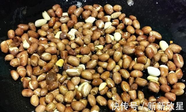 花生米|炒花生米，这样做更入味，又酥又香，放几天都不返潮，家人爱吃