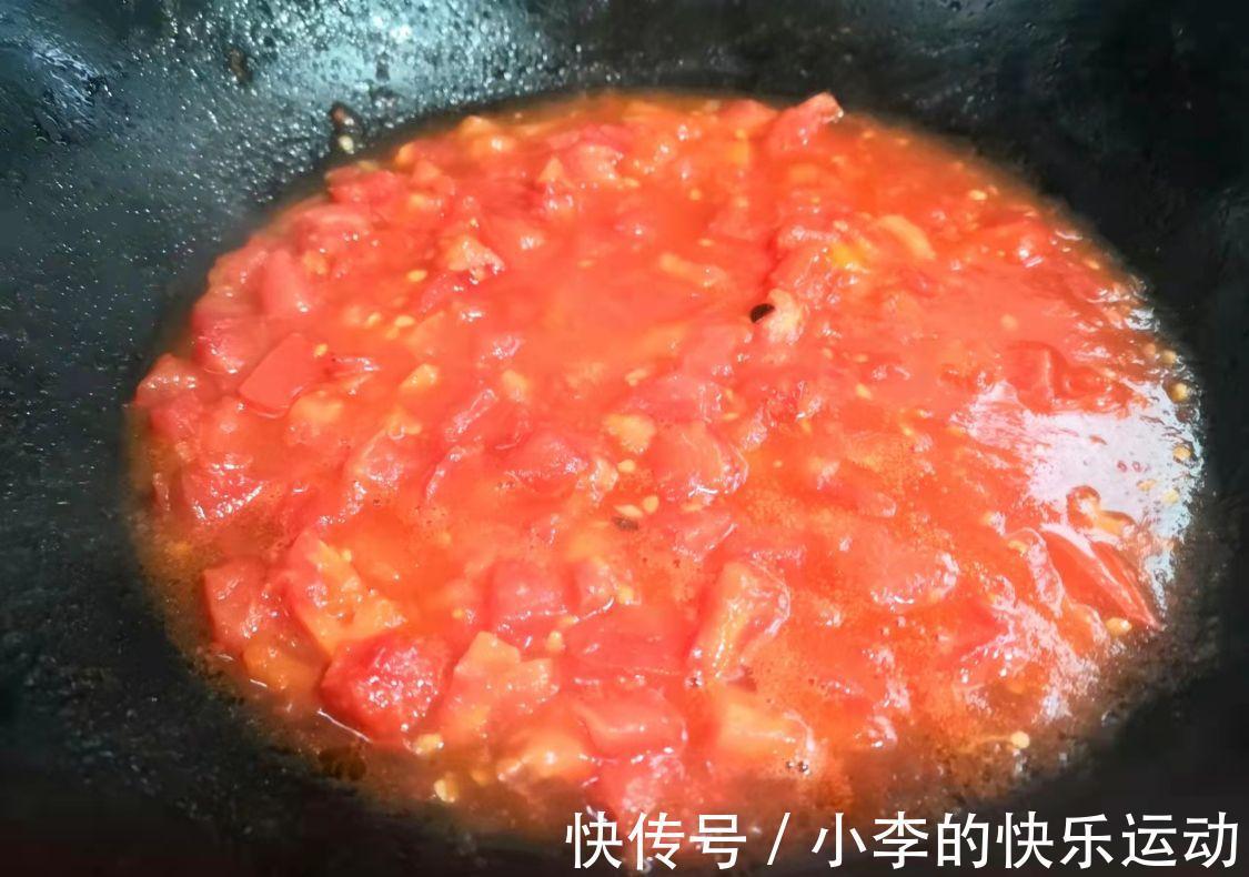 天冷了，我家三口午餐这样吃，主食和菜一锅出，好吃热乎还省事！