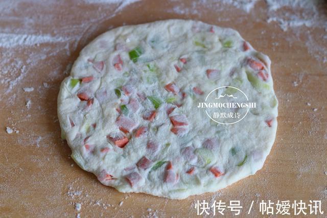 好的烙饼,要外酥里嫩,层次丰富,掌握这些要点,一次就能成功