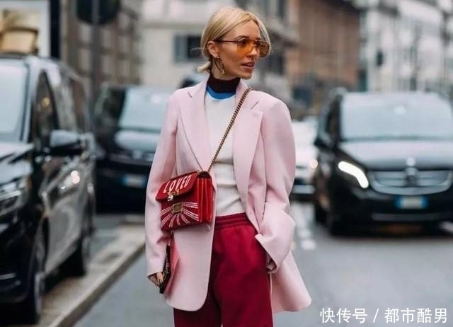 羽绒服|冬天内搭不必买太多,有这件“百搭衣”就够了,搭什么都时髦显瘦