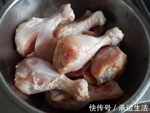表面糊|让鸡腿的颜色更加的丰富,其实鸡肉来做菜,相信他一定会成为你最爱的一道菜