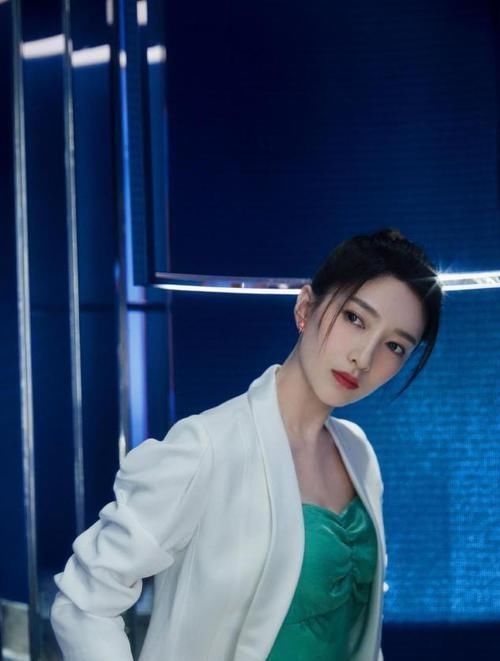 扎马尾时别犯这3个错误，不然会变得很像村花，颜值再高也白搭