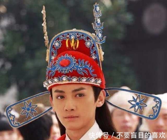 乾隆出上联:烟锁池塘柳,考生听后撒腿就跑,乾隆:站住,你就是状元了!