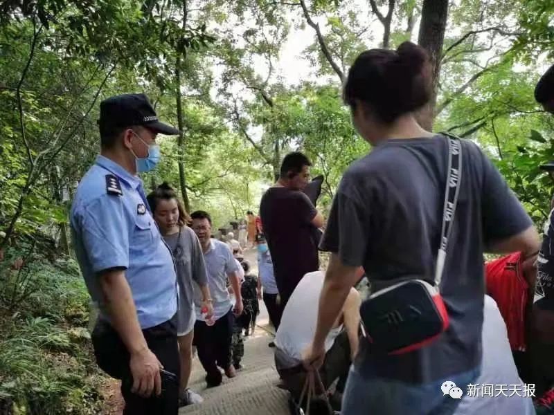 景区|给乐山民警点赞！外地游客拍视频表白“警察叔叔最可爱”