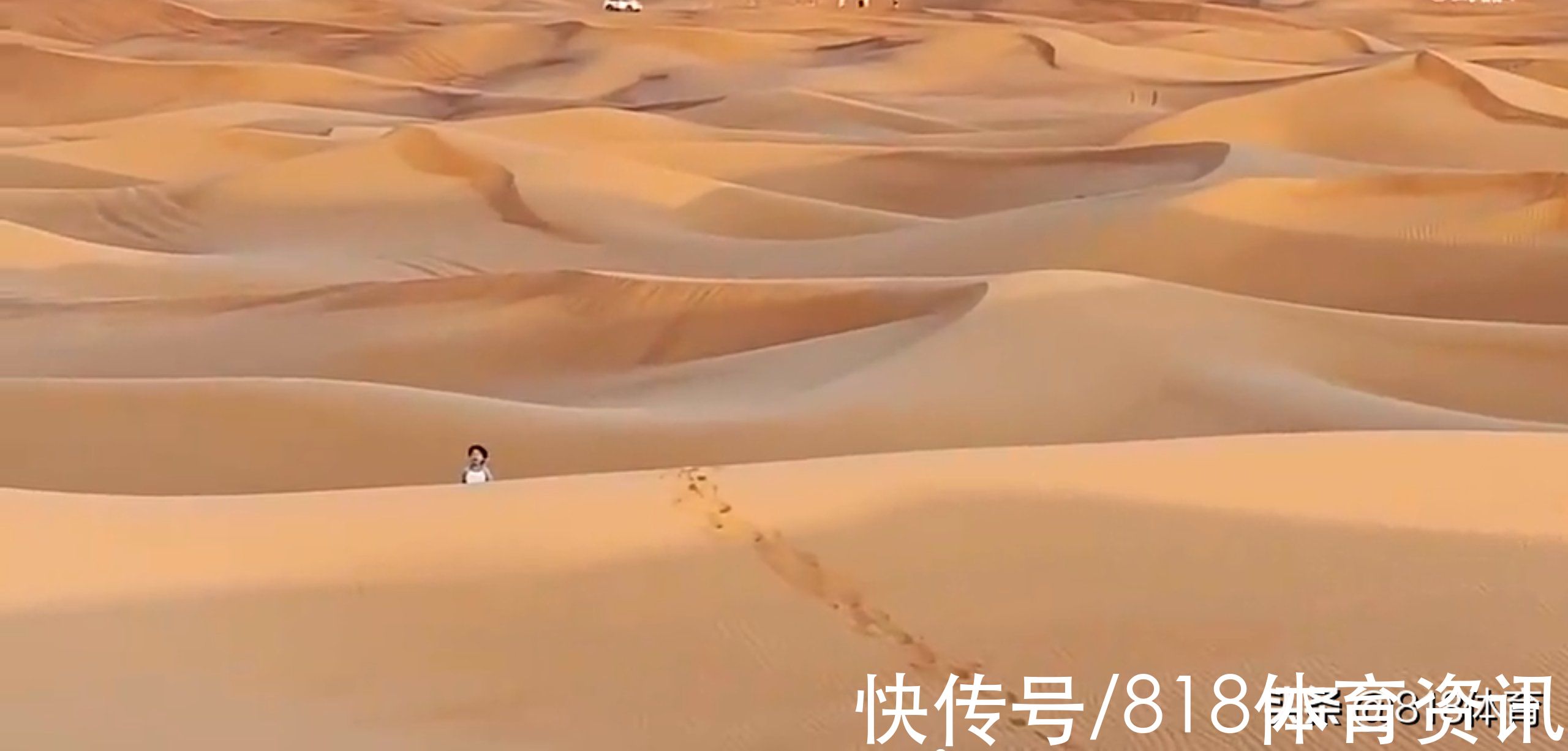 阿联酋|享受人生!武磊携漂亮妻子阿联酋度假,一双儿女头回见沙漠满地疯玩