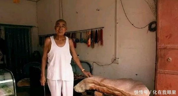 发现|老人山上转路,路边发现“猪肉”,走近才发现是石头