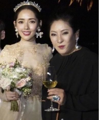 海蓝色$向太的奢华“珠宝收藏”,8600万项链是日常,这应该是鸡蛋