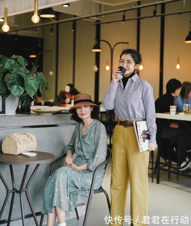 衬衫 三木妈妈老得时髦,简约穿搭却有“高级感”,60岁女人该有的样子!