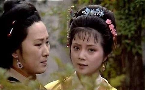 夏金桂&难怪夏金桂要在薛家撒泼打滚“辱夫骂婆”,你看宝钗在家做什么