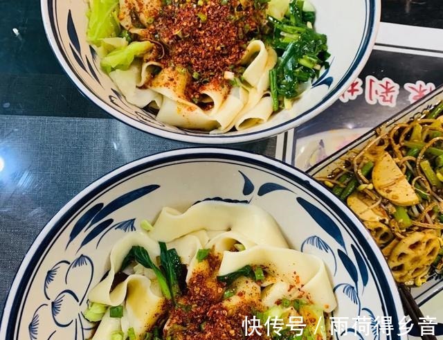 油泼面|最受欢迎面食之《陕西油泼面》!