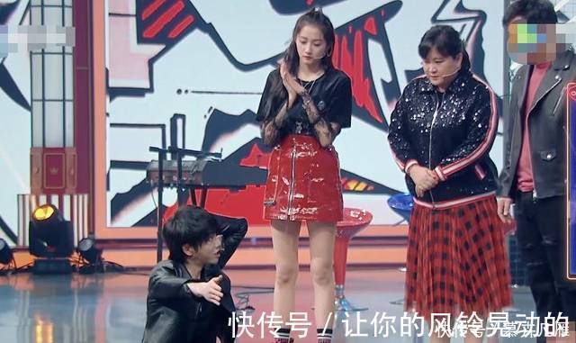 华晨宇躺下发现关晓彤裙子太短,谁注意他教科书式解围情商真高