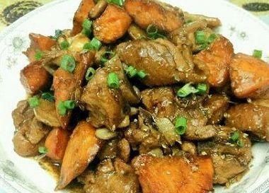 汤匙|红薯放入鸡肉里面,软嫩多汁,做法简单,食材普通,美味可口