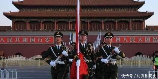 天安门升旗台下,为什么装了一个空调?退伍升旗手说出实情!