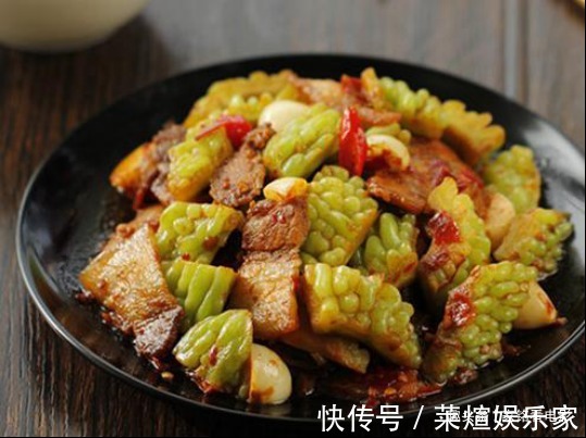 回锅肉|美食推荐杏鲍菇焖土豆片、苦瓜回锅肉、青椒油豆腐、辣子鸡翅