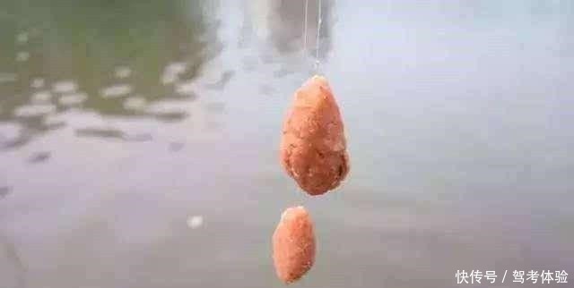 钓鲫鱼窝内出现大片鱼泡,为何没鱼吃钩因为它想吃吃不到!