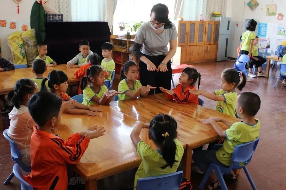 七步洗手法|科学洗手 守护健康建水县机关幼儿园开展爱国卫生勤洗手专项行动