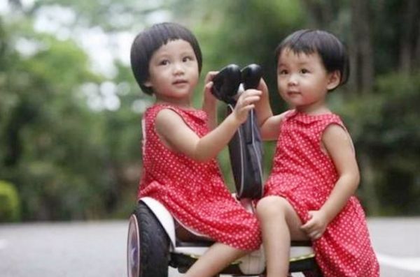 外婆家|说说双胞胎知识:双胞胎分开养会怎么样?影响比你想象中还大!