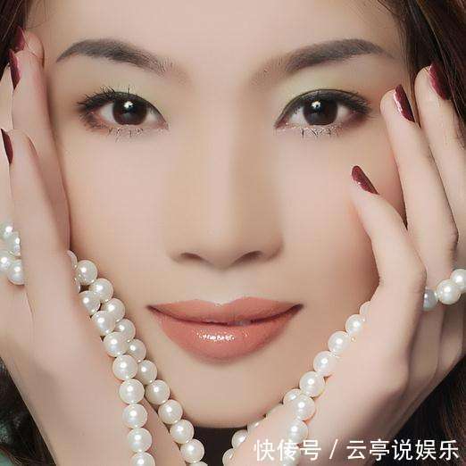 成本很低的食物磨成粉,女人常吃,色斑皺紋全趕跑,50歲不顯老