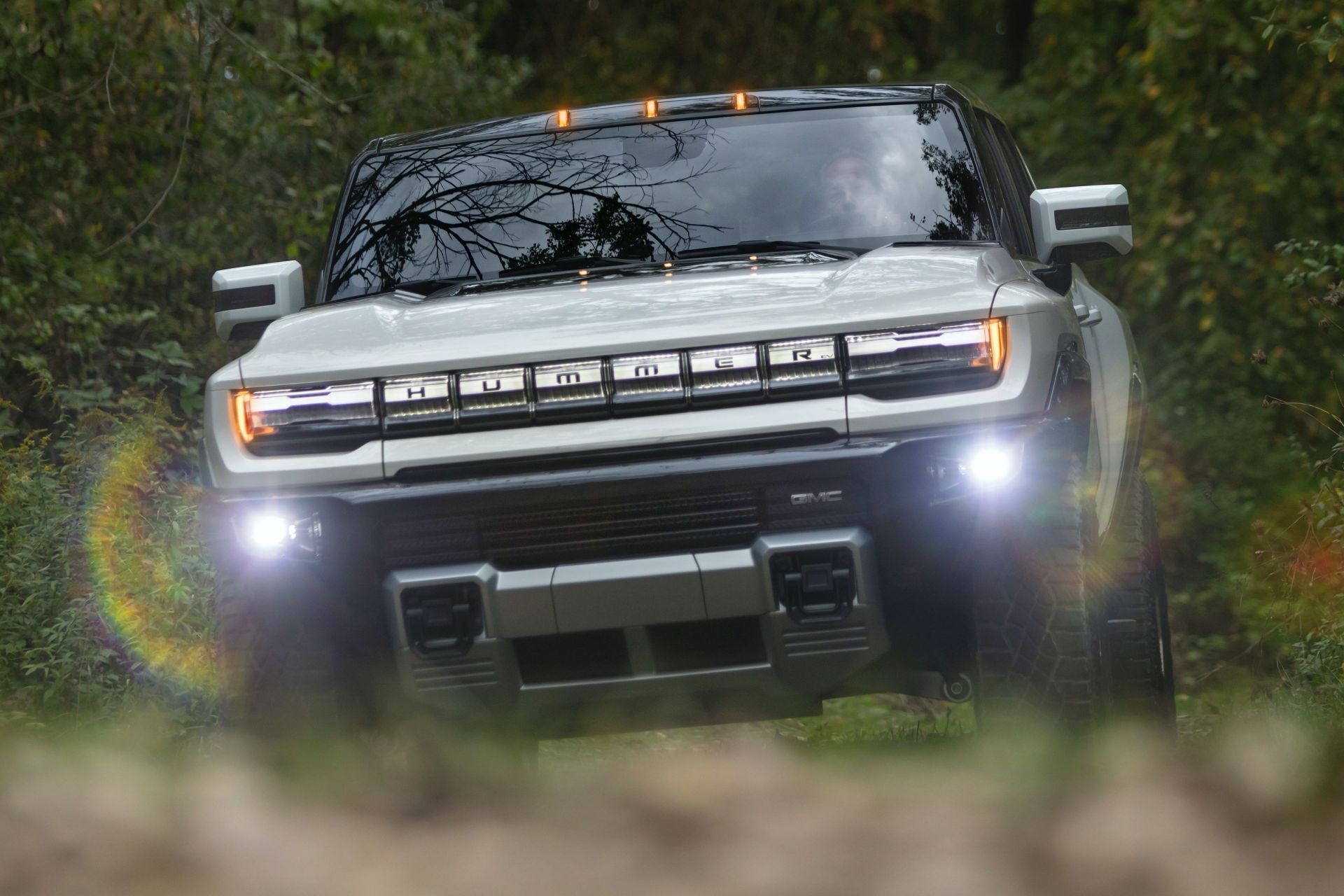 度为|关公战秦琼，全新2022款纯电悍马静态对比2008款悍马H3T