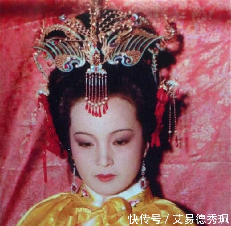 糊涂|元春做了两件糊涂事,导致贾府被抄,忽喇喇似大厦倾