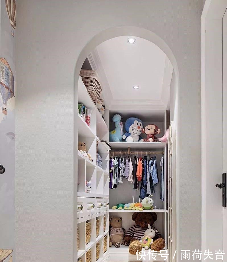 长方形|28万打造159㎡法式风情洋房,光吊顶就3万多,开放式厨房超有情调