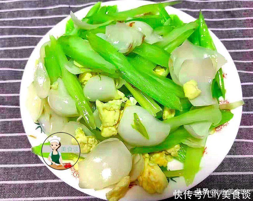 秋天，记得多吃这“一白一绿”，不放肉炒也很香，秋天吃它特养人