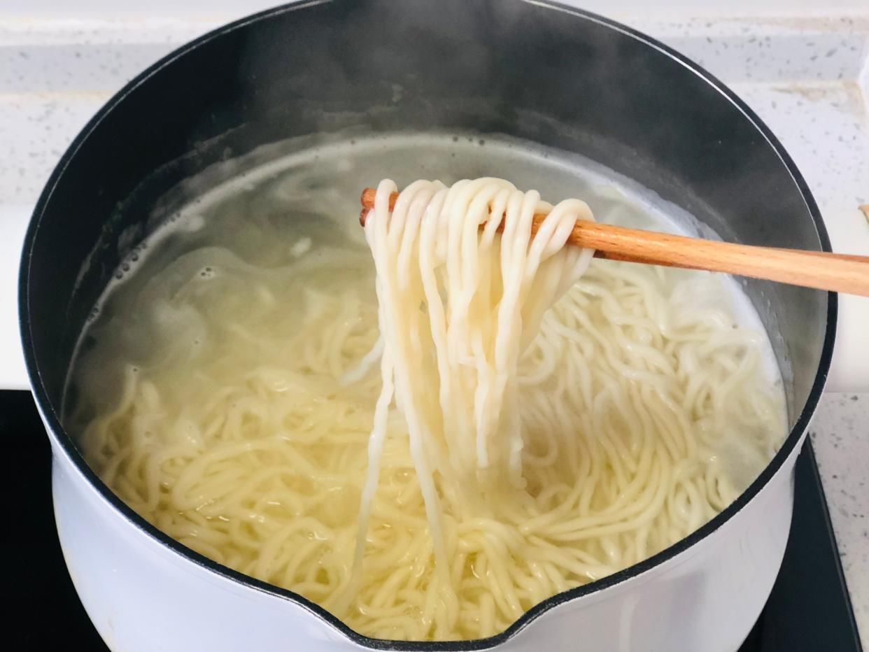 炸酱面|做炸酱面，豆瓣酱、甜面酱选哪个？很多人做错，难怪炸酱吃着不香