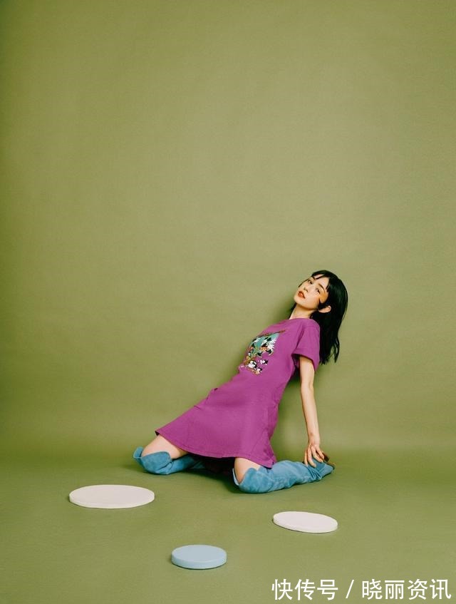 帅气感|哈妮克孜“漫画脸”超上镜!手捧青苹果微低眉,微醺妆惹人怜!