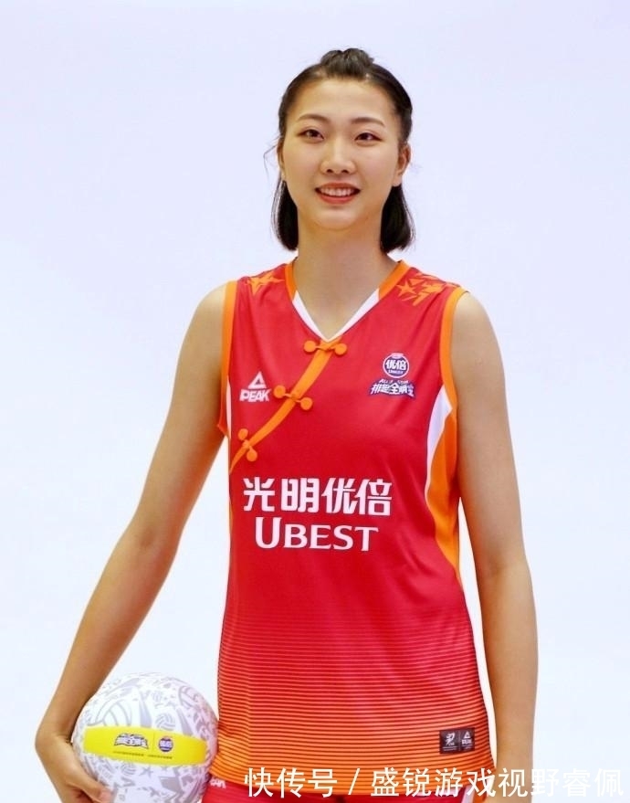 中國女排|袁心玥參加節(jié)目《向往的生活》，大華向她“獻(xiàn)殷勤”被她直接拒絕