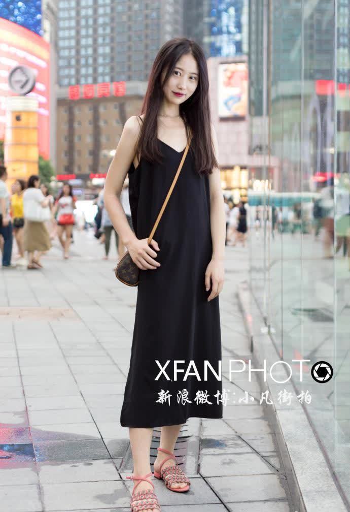 穿搭 小姐姐身穿运动背心,干练又简洁,时尚又性感